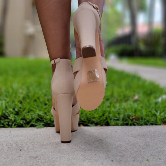 Nude High Chunky Heel Platform Ankle Strap Pump - Picture 3 of 6
